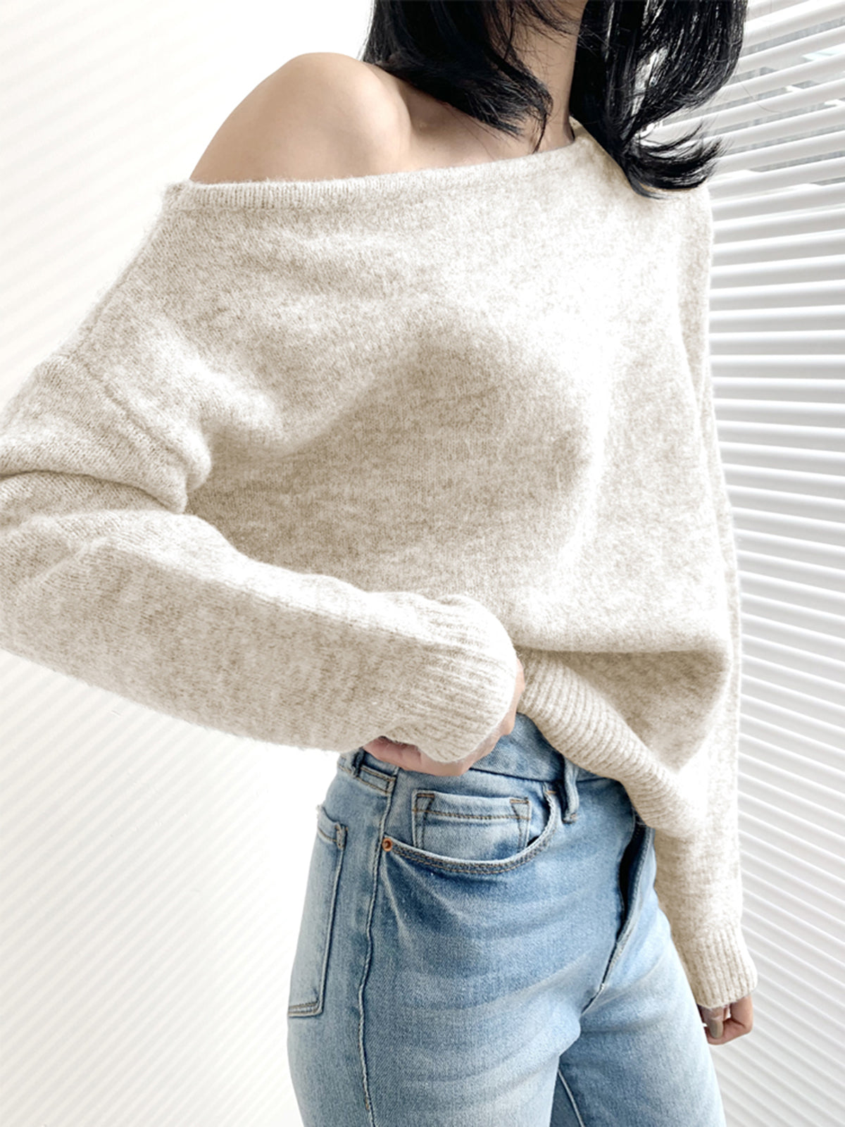 Pull Asymétrique à Épaule Dénudée - Tricot Élégant pour un Style Chic