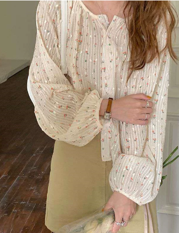 Blouse florale à encolure en V - accents de fil français et manches longues