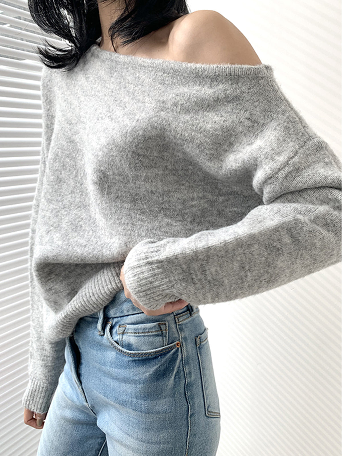 Pull Asymétrique à Épaule Dénudée - Tricot Élégant pour un Style Chic
