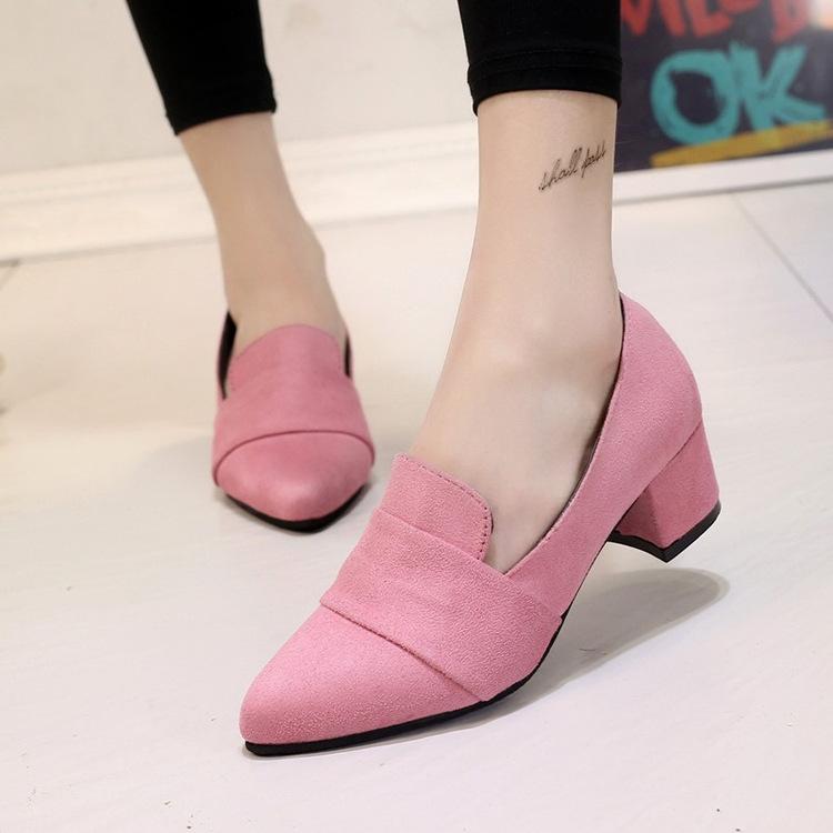 Talons moyens en cuir verni avec boucle