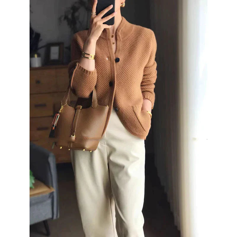 Betina | Cardigan confortable décontracté pour femme | bouton duvet
