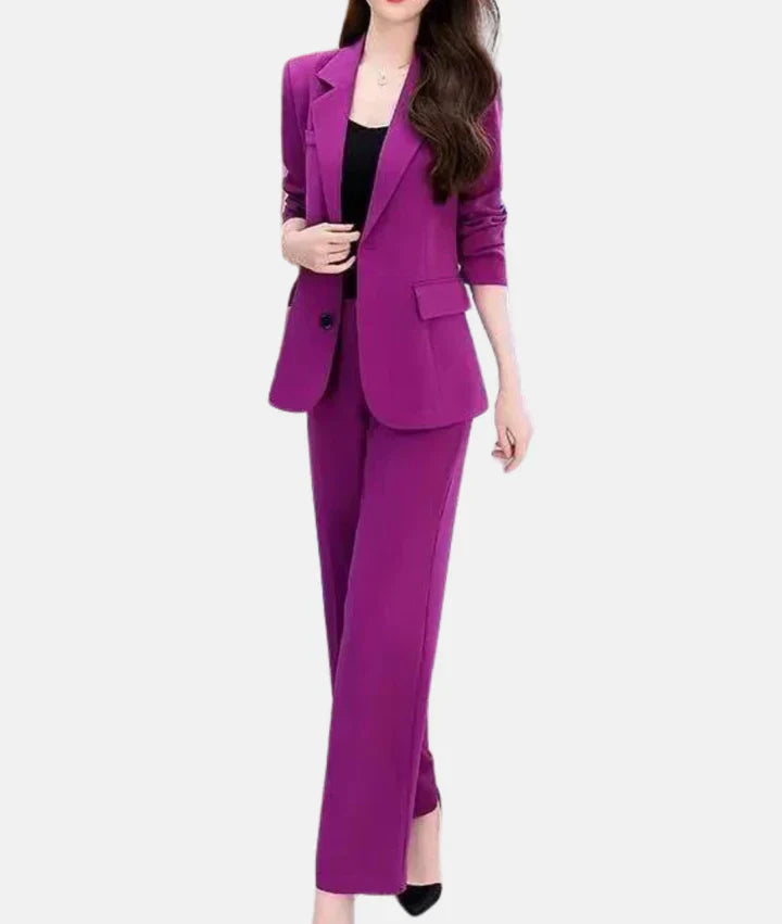 Elégant tailleur-pantalon avec blazer cintré