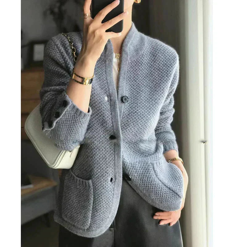 Betina | Cardigan confortable décontracté pour femme | bouton duvet