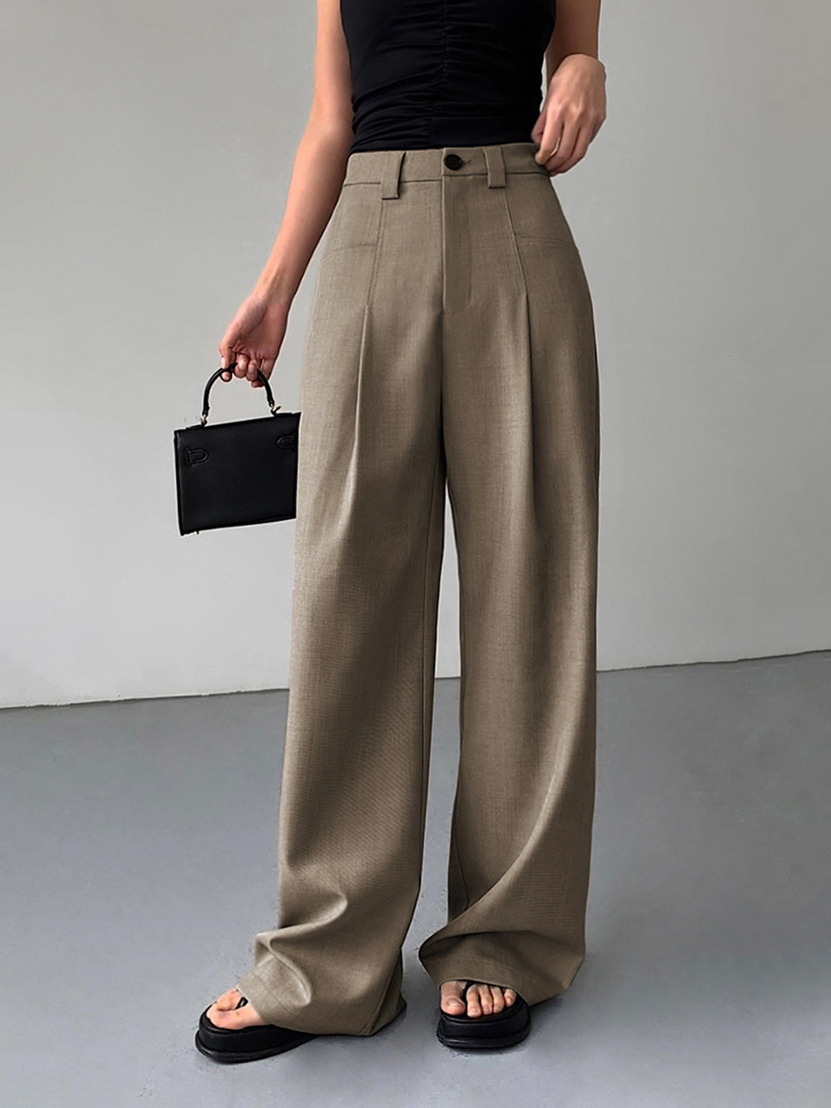 Pantalon habillé à plis divins et à jambe large