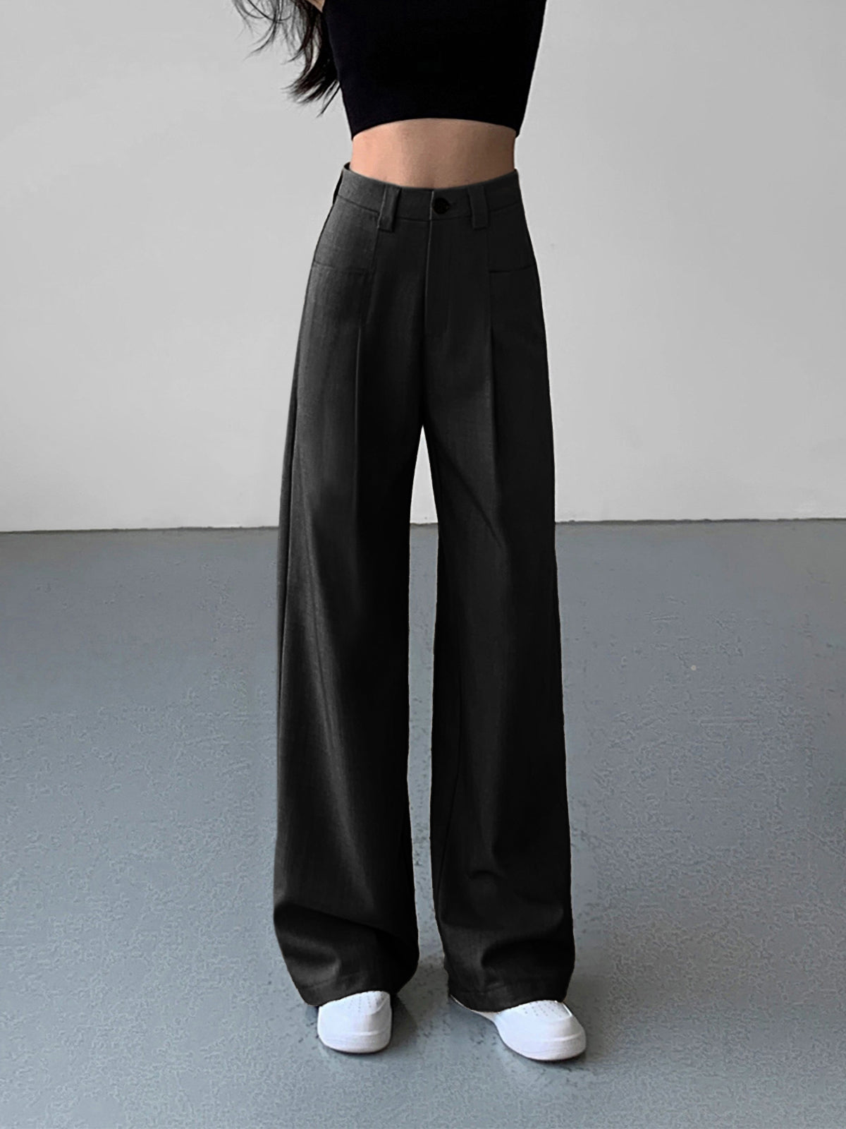 Pantalon habillé à plis divins et à jambe large