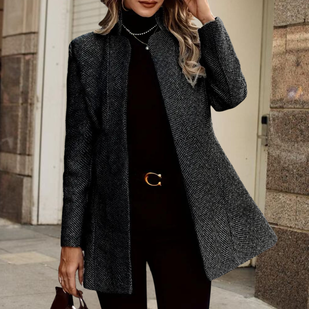 Manteau longueur genou avec une rangée de boutons et un revers incisé
