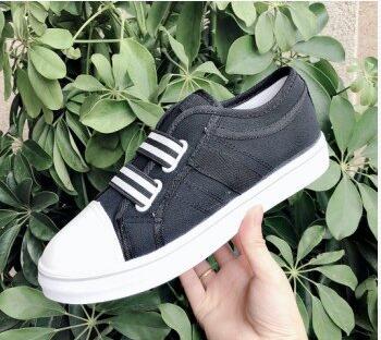 Chaussures légères et confortables en toile