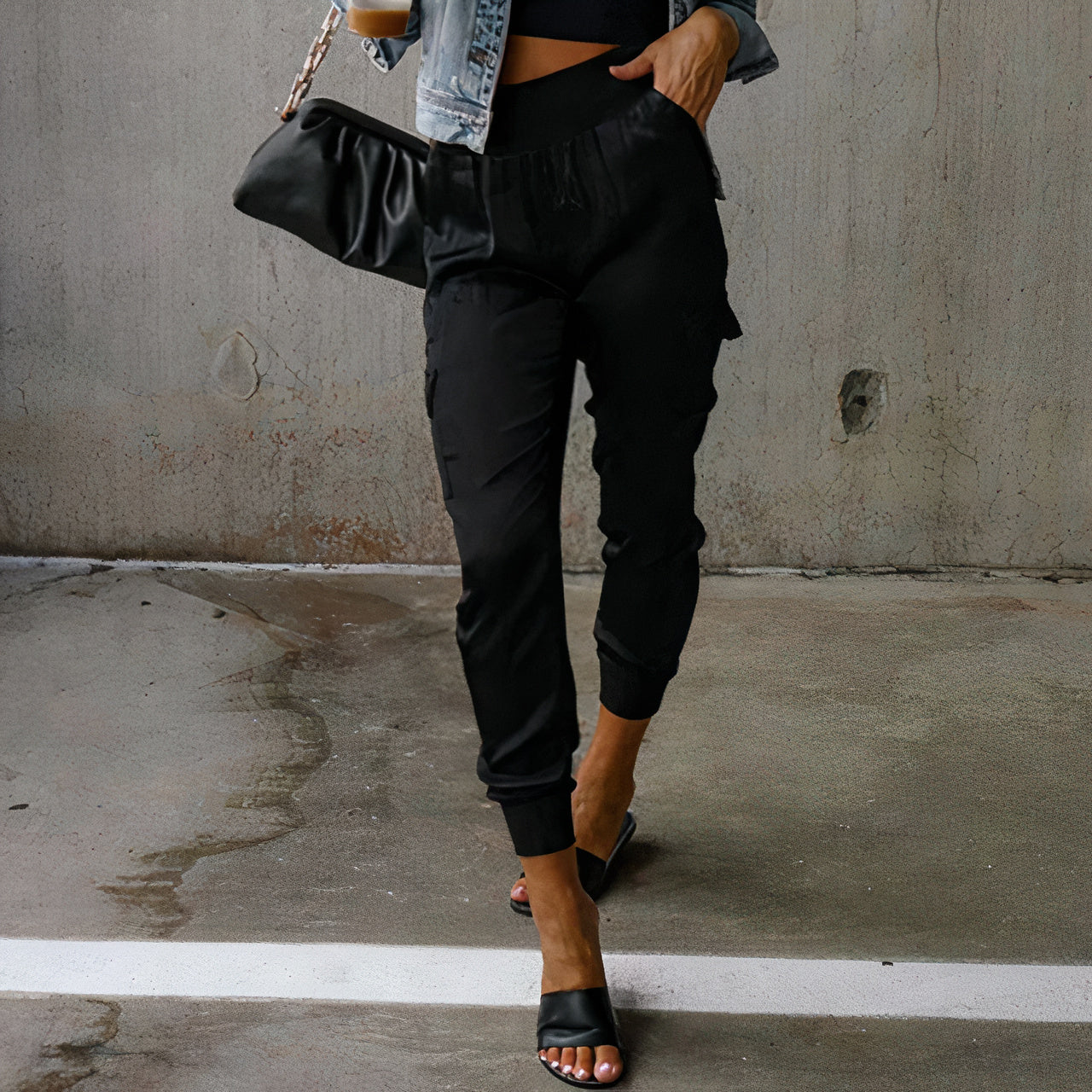Elégant pantalon cargo avec des reflets satinés - Rayna