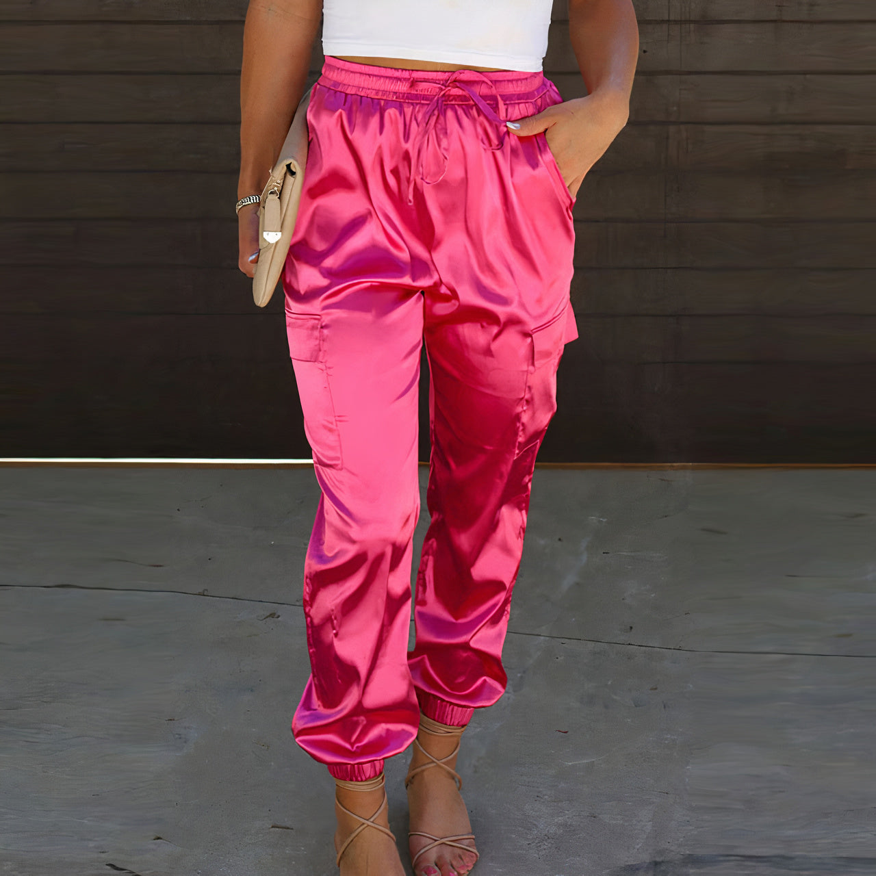 Elégant pantalon cargo avec des reflets satinés - Rayna