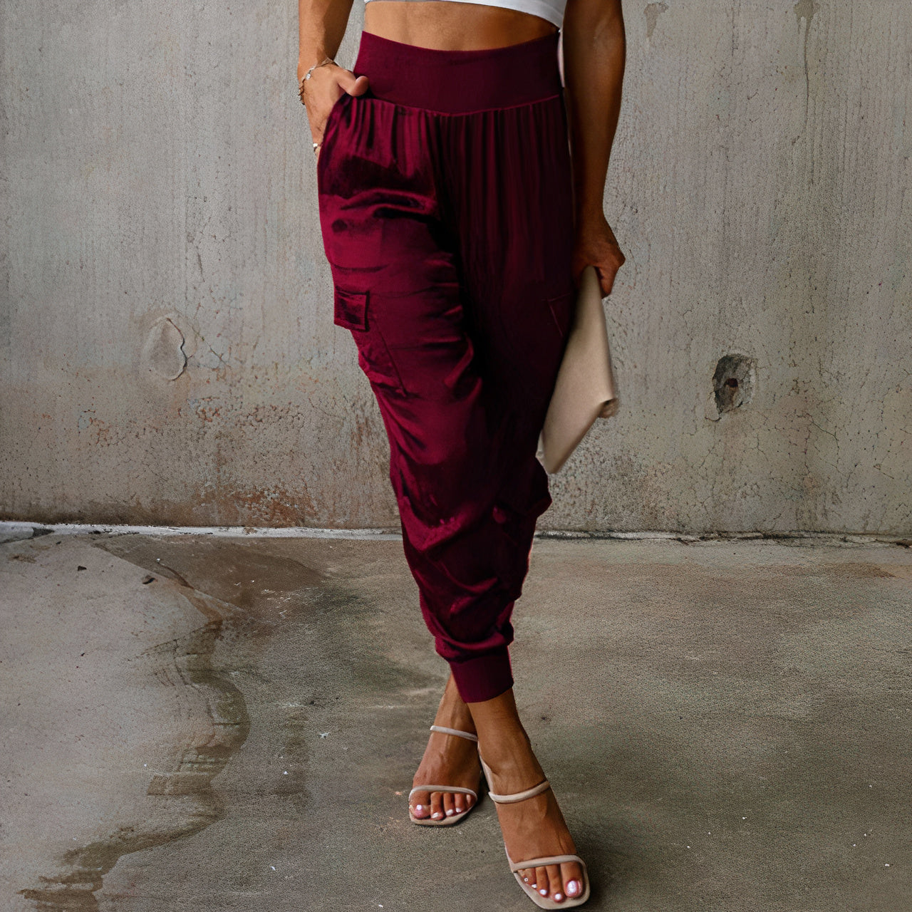 Elégant pantalon cargo avec des reflets satinés - Rayna