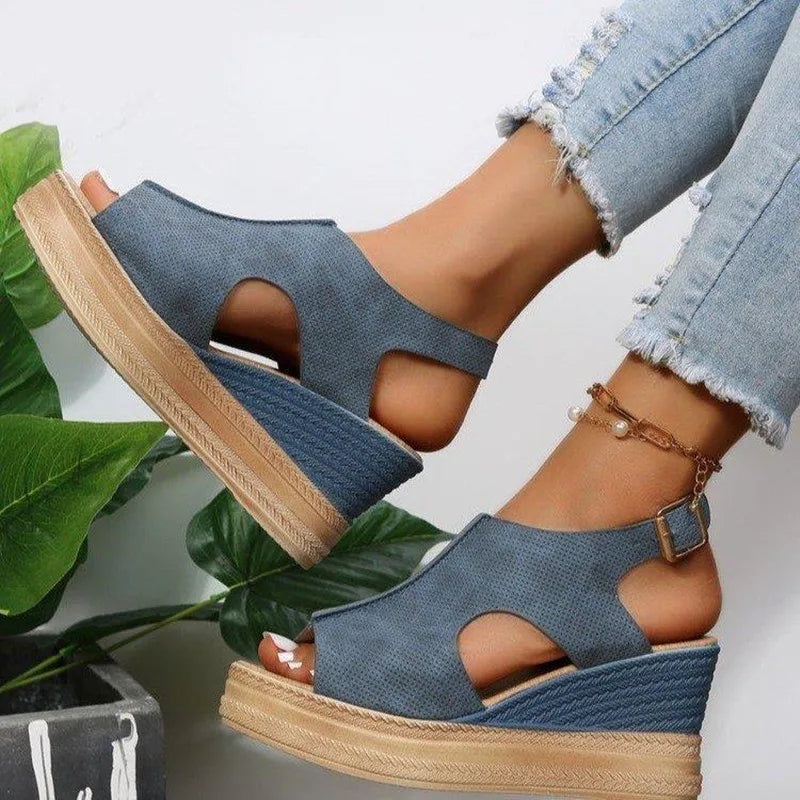 Chaussures compensées dorées avec paillettes