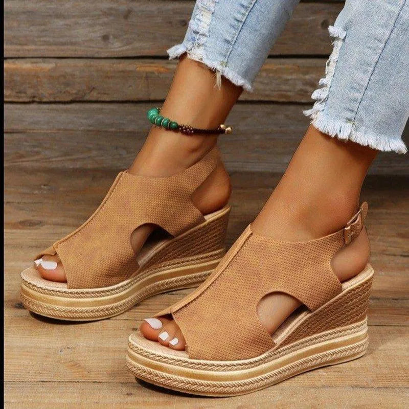 Chaussures compensées dorées avec paillettes