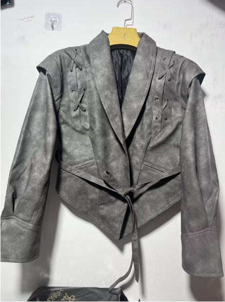 Madonna - Veste en cuir avec ceinture - style crop