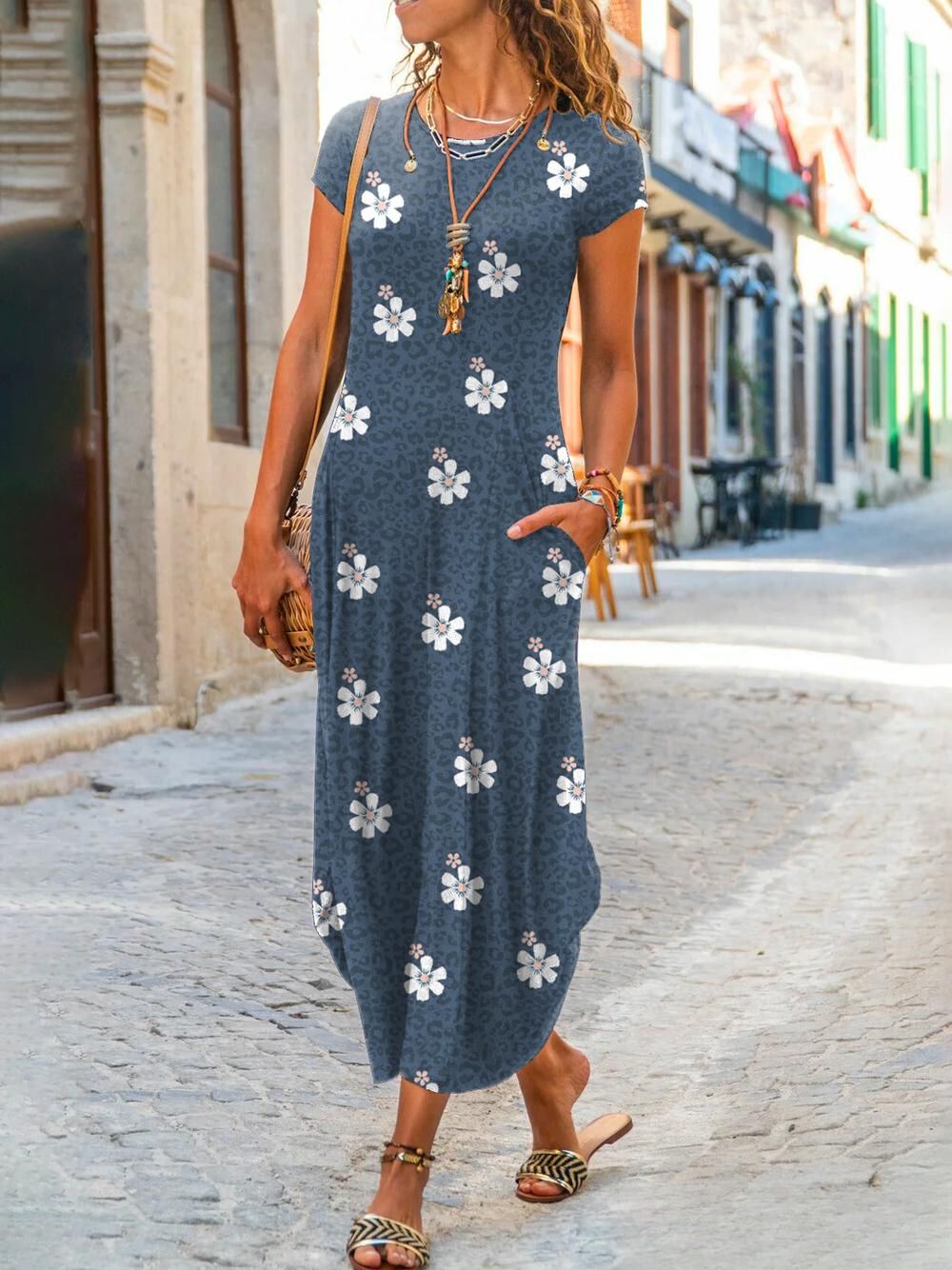 Louisiana - Robe florale à manches courtes, encolure ronde et coutures surdimensionnées