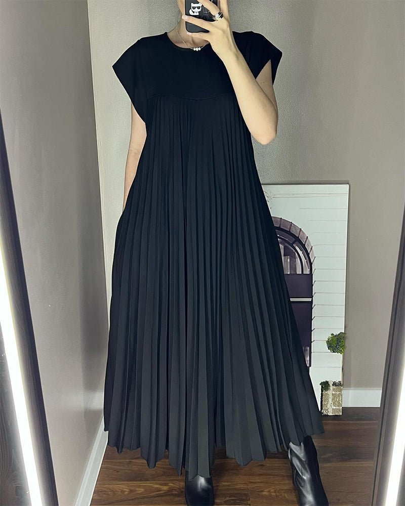 Robe sans manches à plis simples
