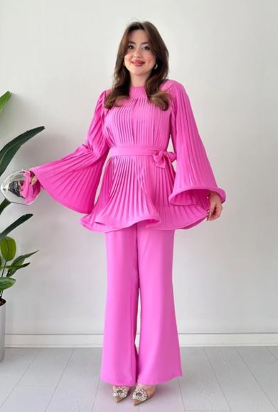 Top et pantalon avec plis et forme évasée