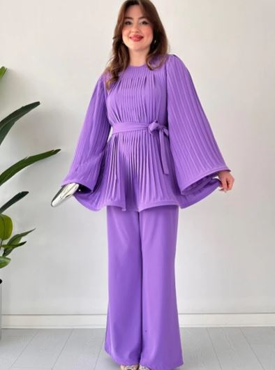 Top et pantalon avec plis et forme évasée