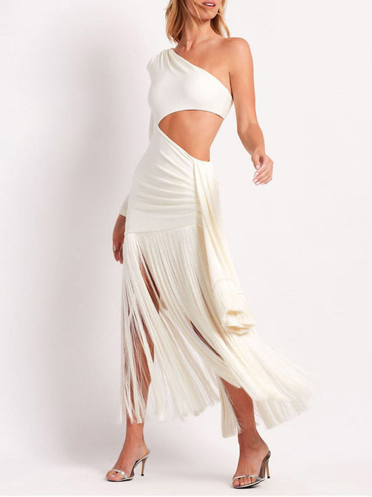 Robe longue asymétrique avec fente latérale et franges