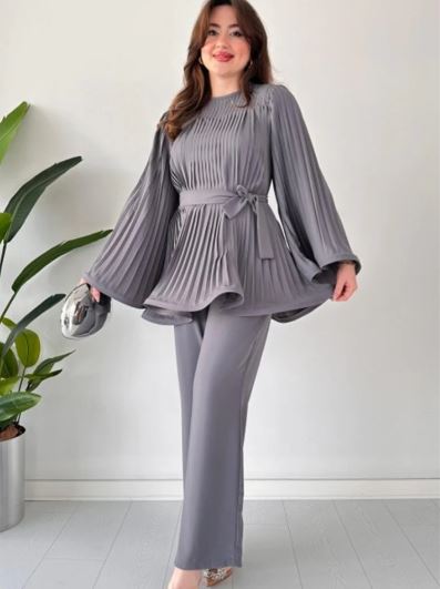 Top et pantalon avec plis et forme évasée