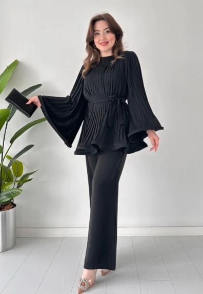 Top et pantalon avec plis et forme évasée