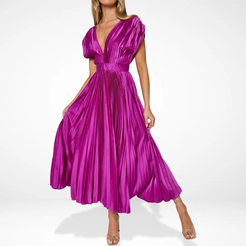 Robe longue plissée avec décolleté plongeant et coupe élégante
