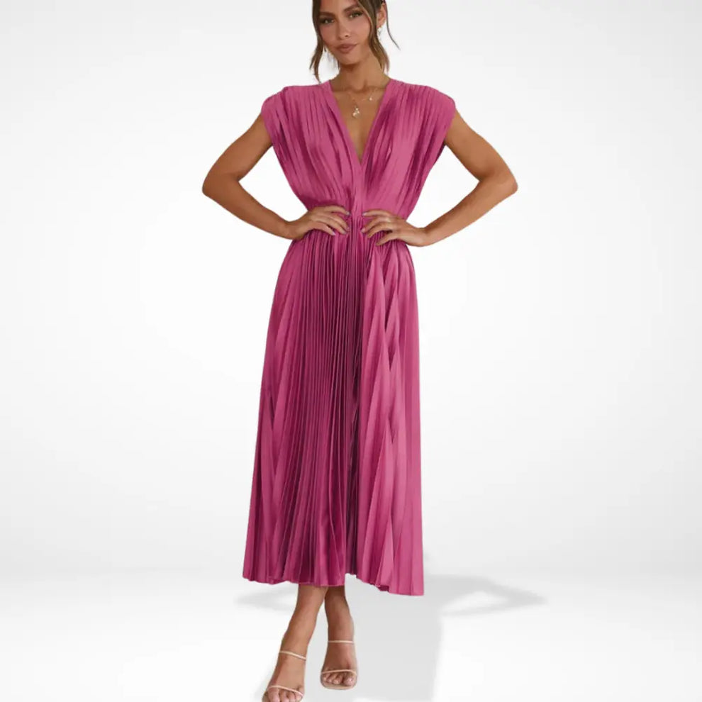 Robe longue plissée avec décolleté plongeant et coupe élégante