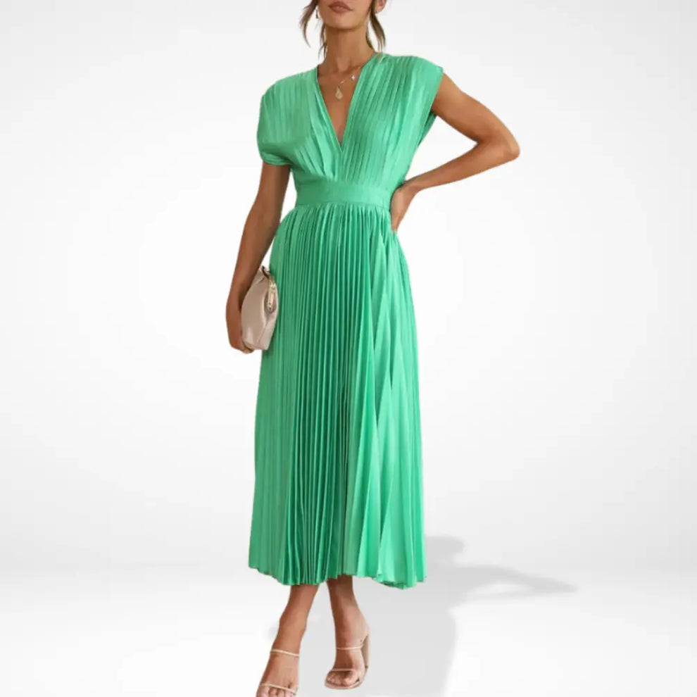 Robe longue plissée avec décolleté plongeant et coupe élégante