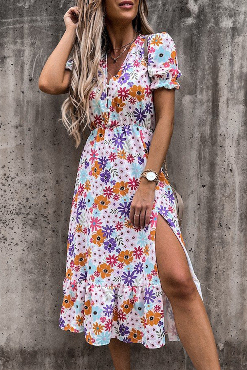 Robe longue à motif floral et encolure en V