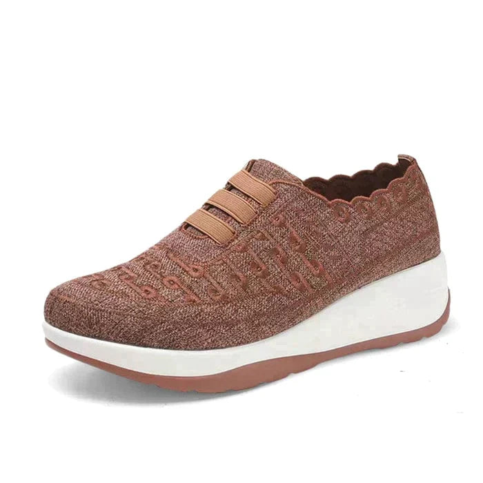 Chaussures à lacets sur le devant