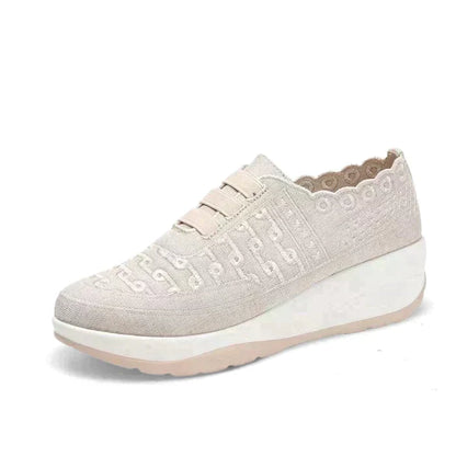 Chaussures à lacets sur le devant