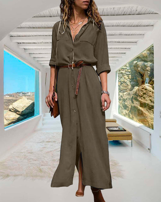 Robe stylisée avec manches longues, boutons et ceinture