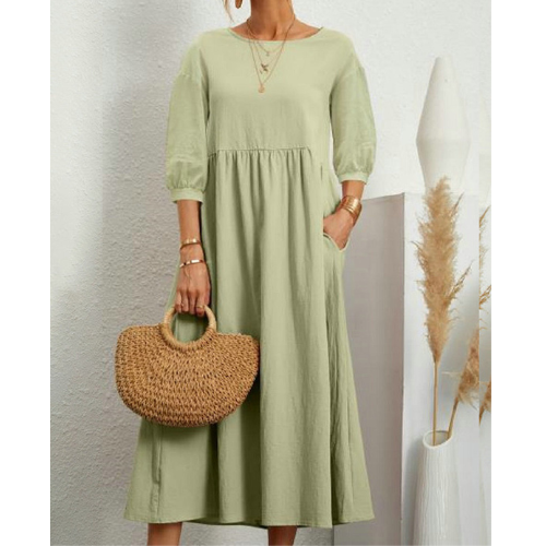 Robe d'été élégante avec veste de soirée et détails romantiques
