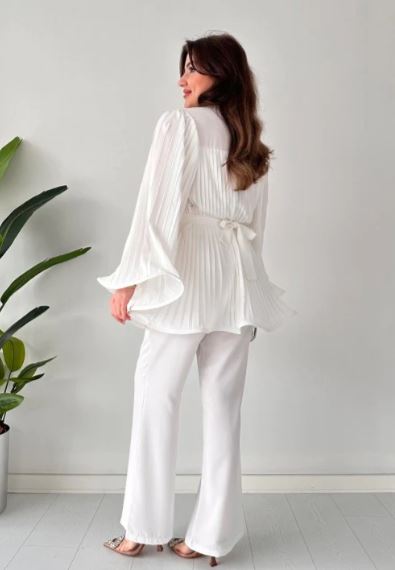 Top et pantalon avec plis et forme évasée