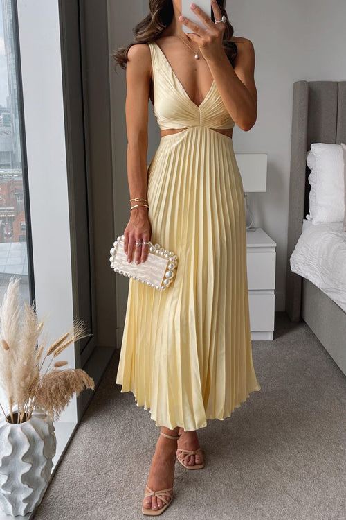 Robe longue plissée avec détail à la taille