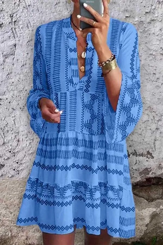 Robe à manches évasées et imprimé avec encolure haute