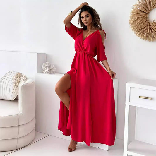 Robe longue élégante avec encolure croisée et fente latérale fluide