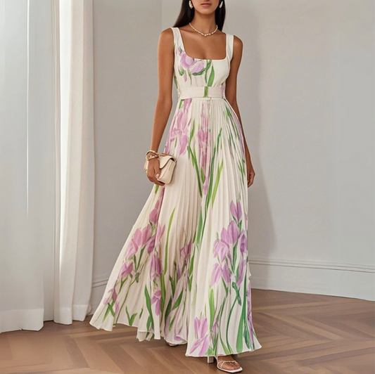 Robe longue élégante à bretelles, jupe plissée et imprimé floral délicat