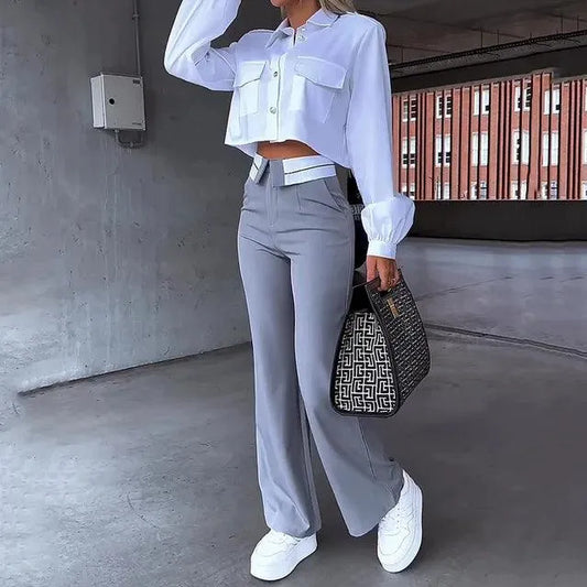 Pantalon moderne pour femmes avec top assorti