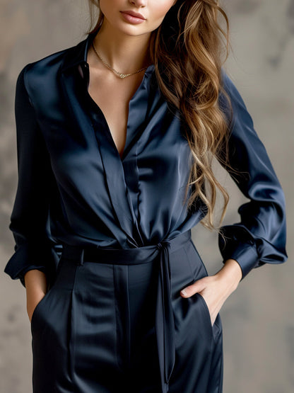 Elégante blouse en satin noir à manches longues