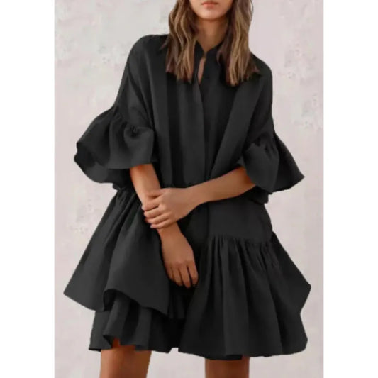 Robe décontractée monochrome avec encolure en V et jupe pastel
