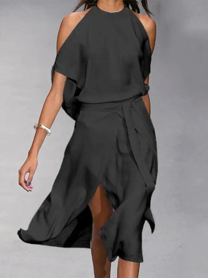 Robe midi asymétrique aux épaules dénudées et à la coupe élégante