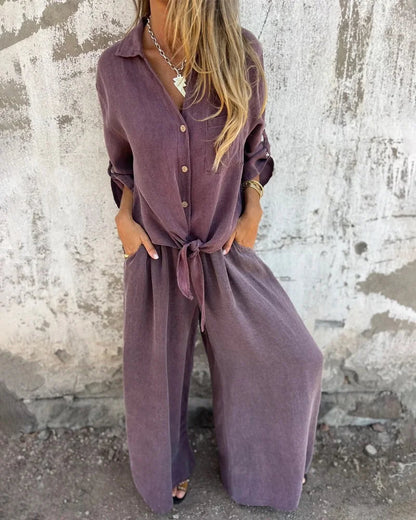 Tenue estivale élégante pour femme avec pantalon bouffant et chemisier boutonné à manches longues