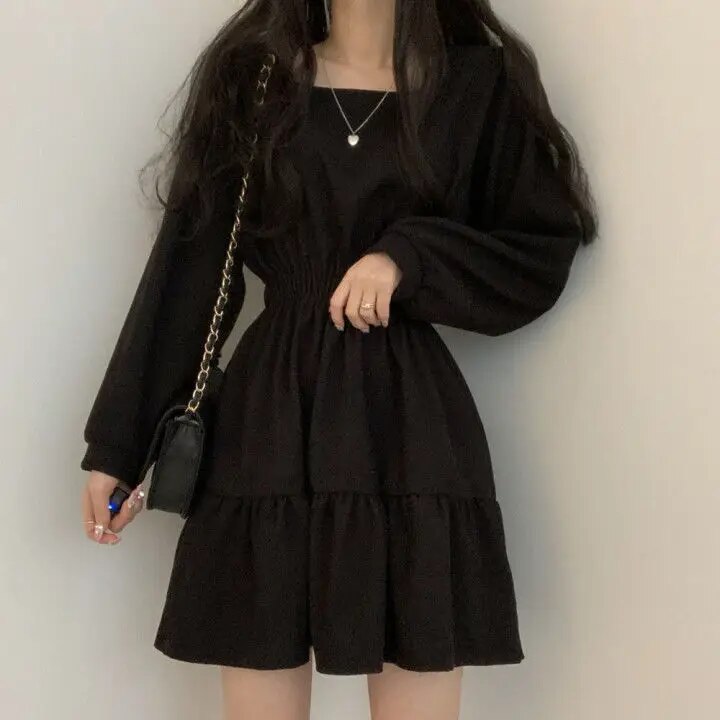 Elisna - Mini robe à col carré et taille haute pour femme.