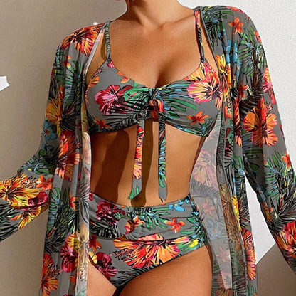 Bikini 3 pièces avec fleurs et robe de chambre
