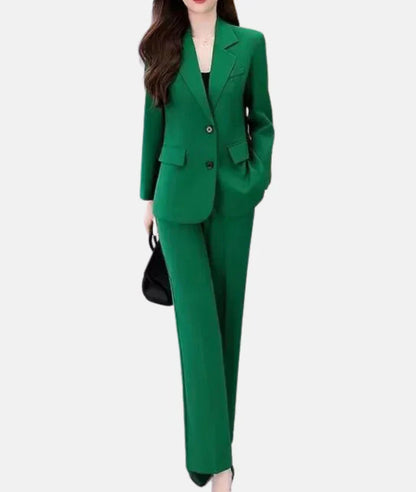 Elégant tailleur-pantalon avec blazer cintré