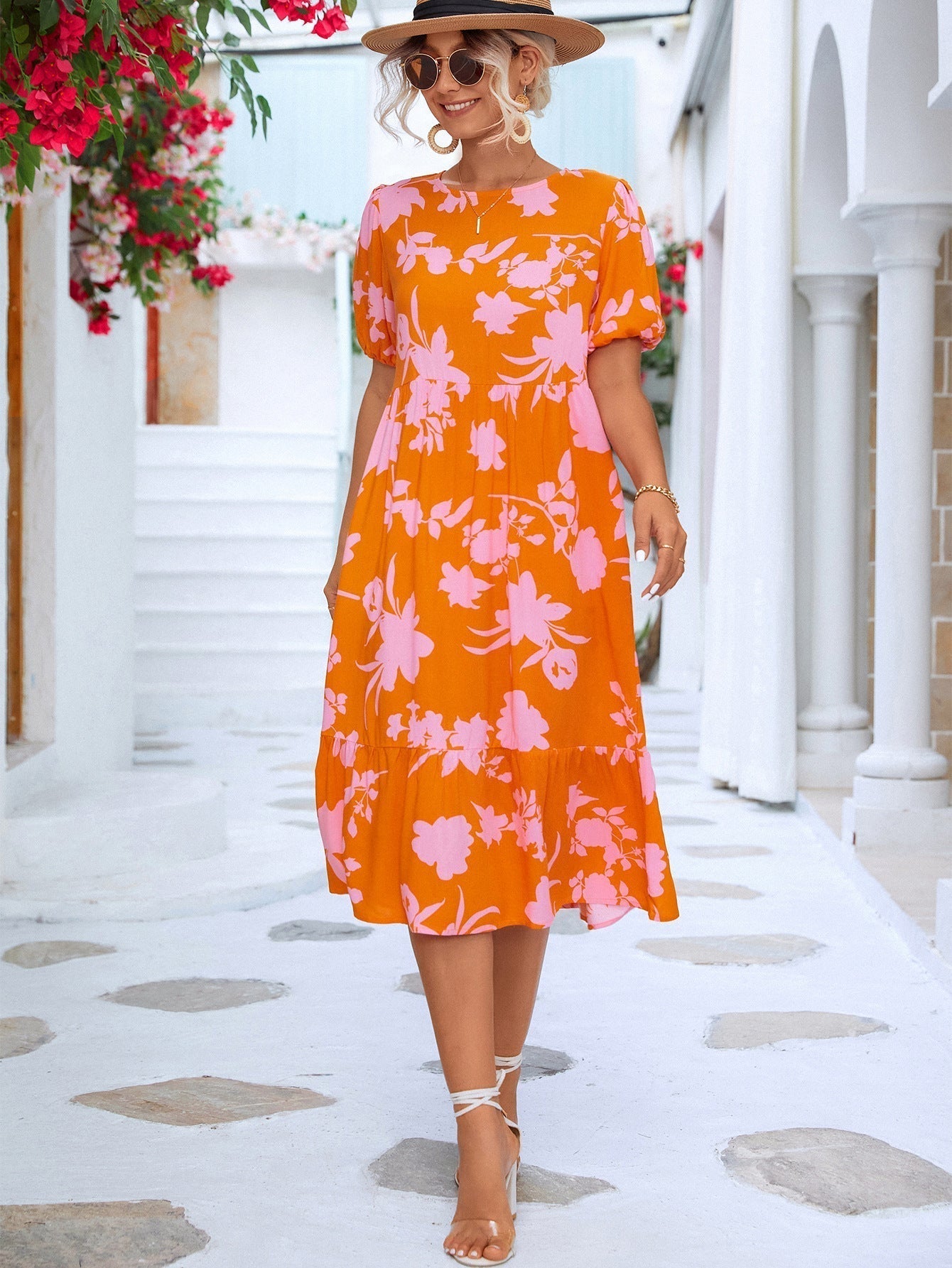 Robe midi à fleurs avec manches bouffantes et volants à l'ourlet