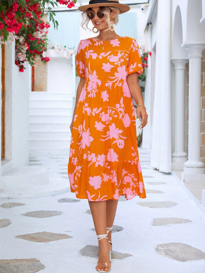Robe midi à fleurs avec manches bouffantes et volants à l'ourlet