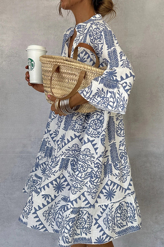 Mini robe imprimée avec encolure en V et manches cloche