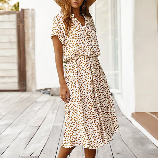 Robe d'été à manches courtes et à pois