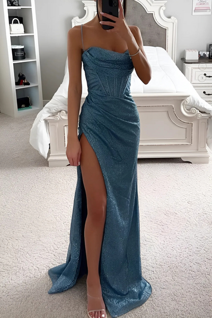 Robe à bretelles spaghetti avec fente haute dans le bas